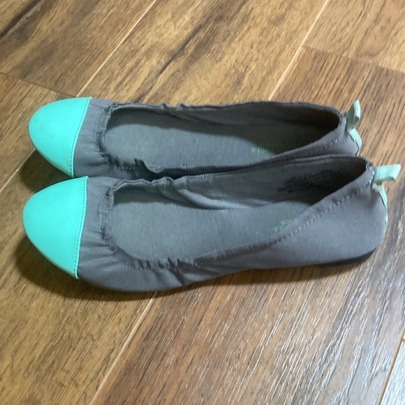 🦅American Eagle🦅 NWOT ballet flats size 7.5 - Picture 2 of 6